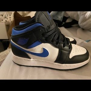 racer blue jordan 1s worn once come with box size 3.5 kids can fit 5 womens